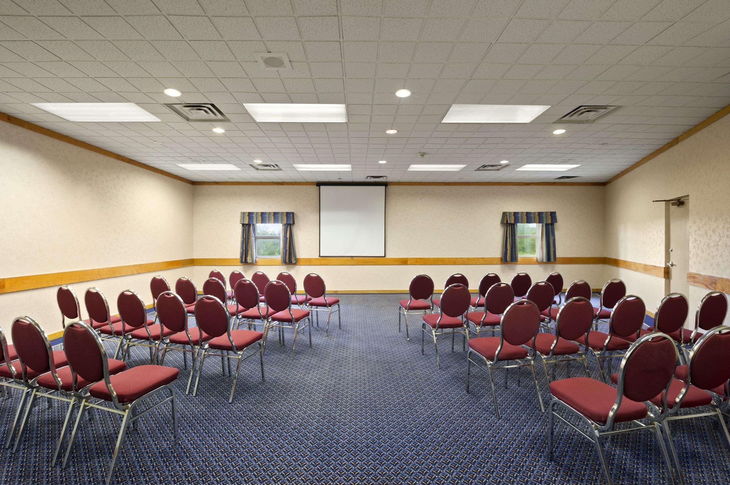 Ramada By Wyndham Trenton Hotel Екстериор снимка