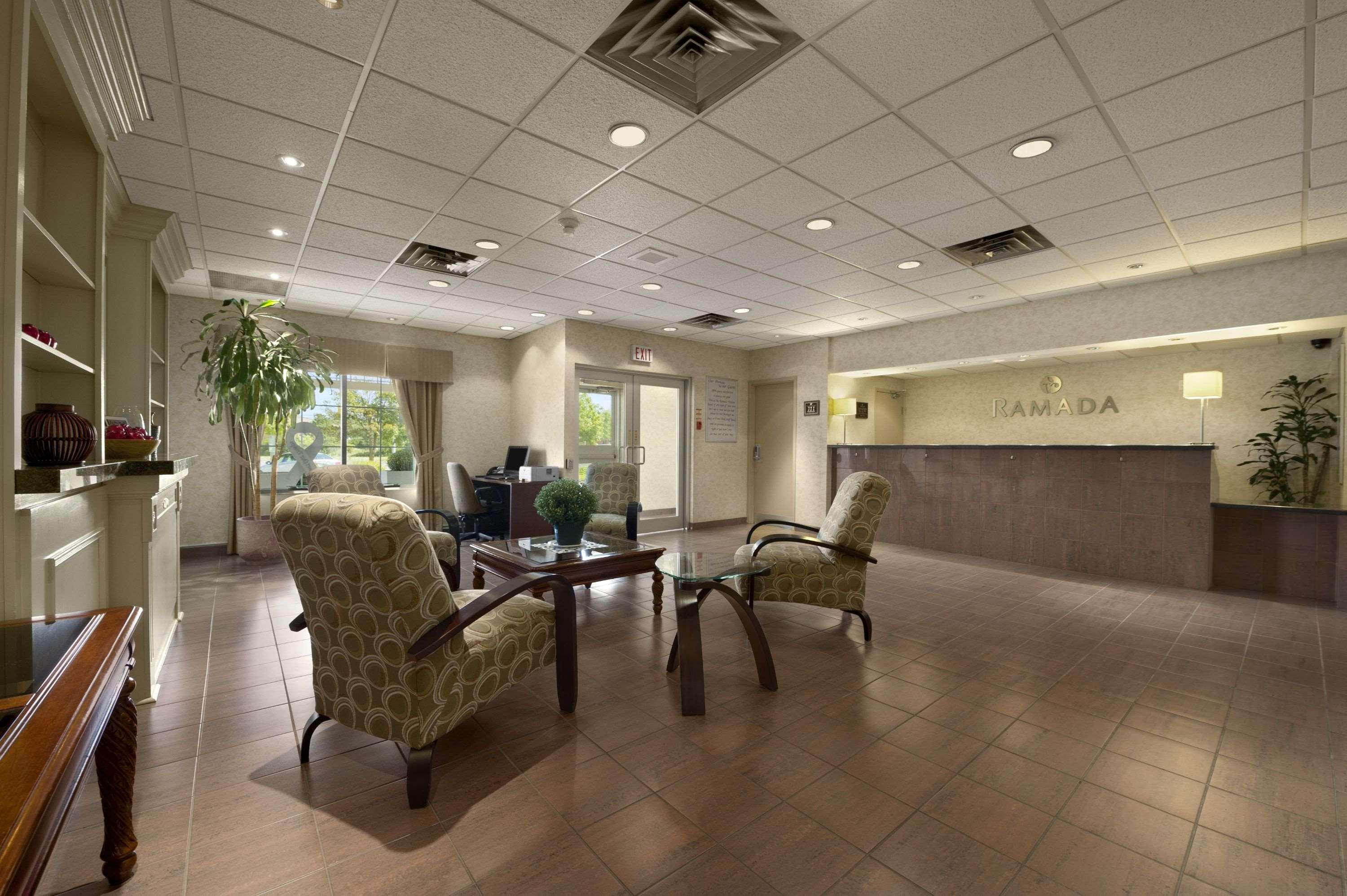 Ramada By Wyndham Trenton Hotel Екстериор снимка