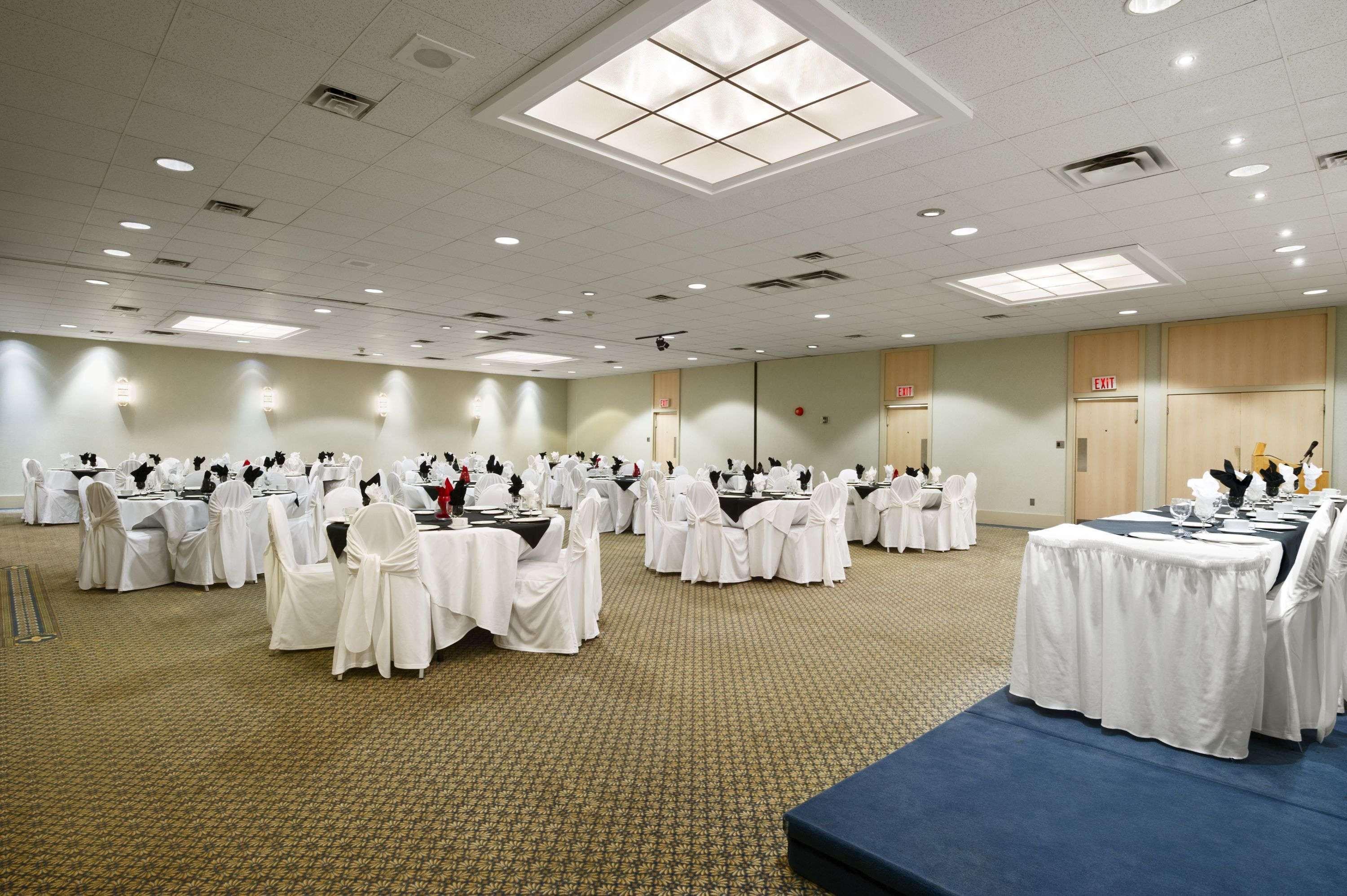 Ramada By Wyndham Trenton Hotel Екстериор снимка