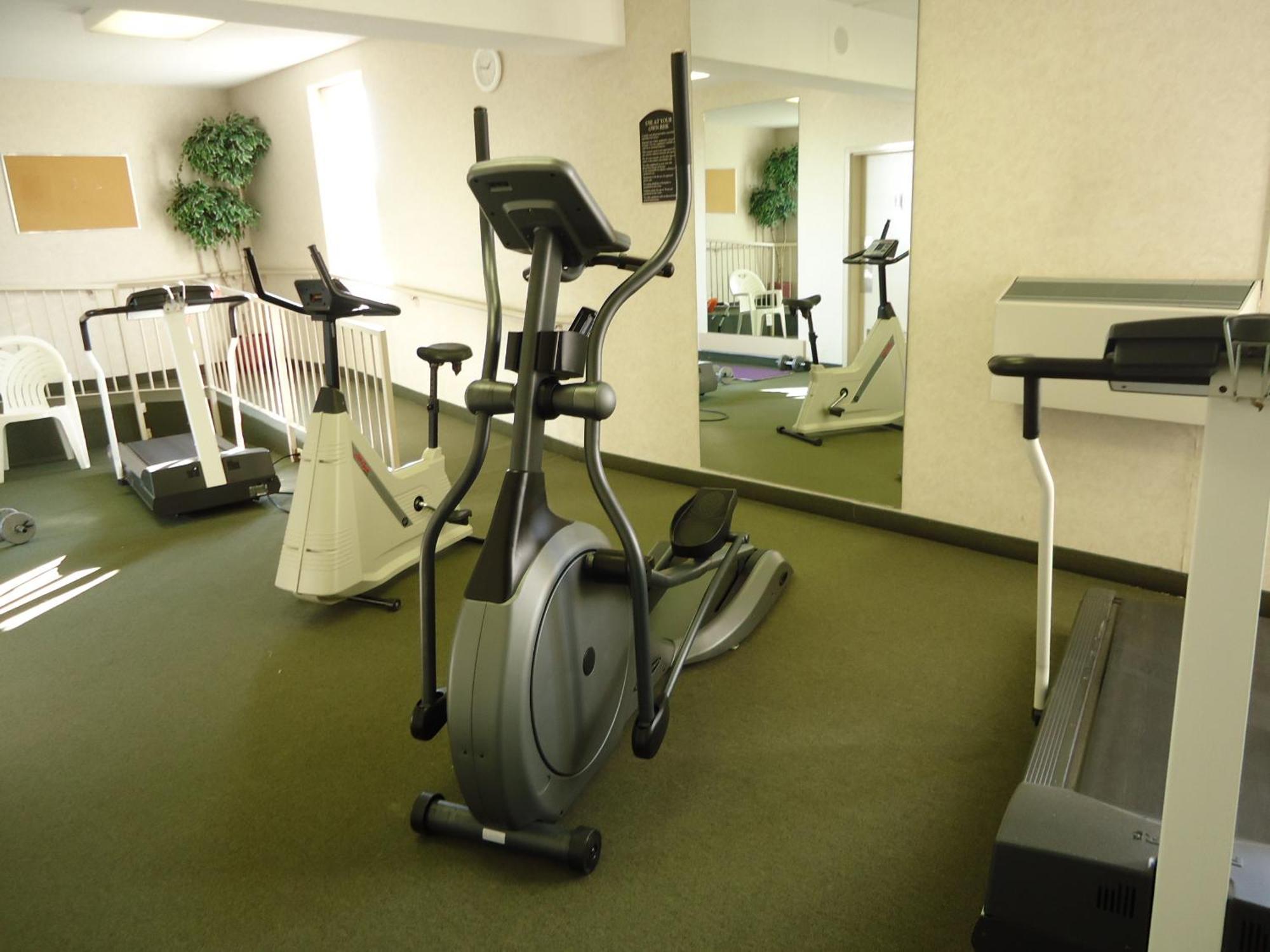Ramada By Wyndham Trenton Hotel Екстериор снимка