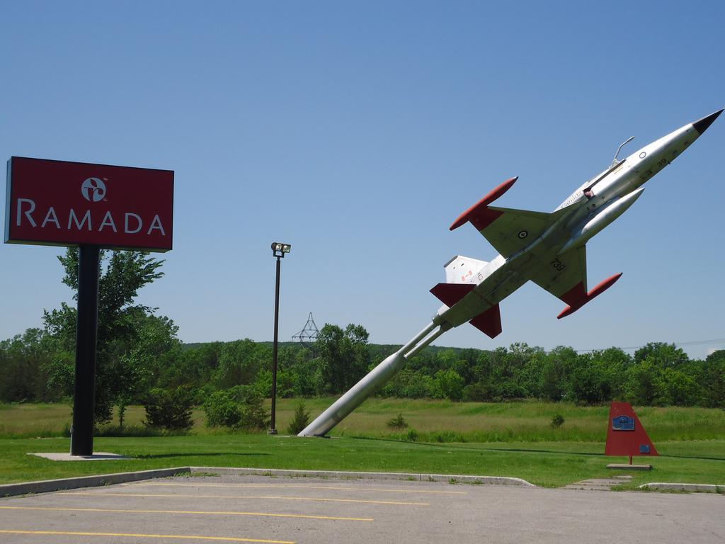 Ramada By Wyndham Trenton Hotel Екстериор снимка