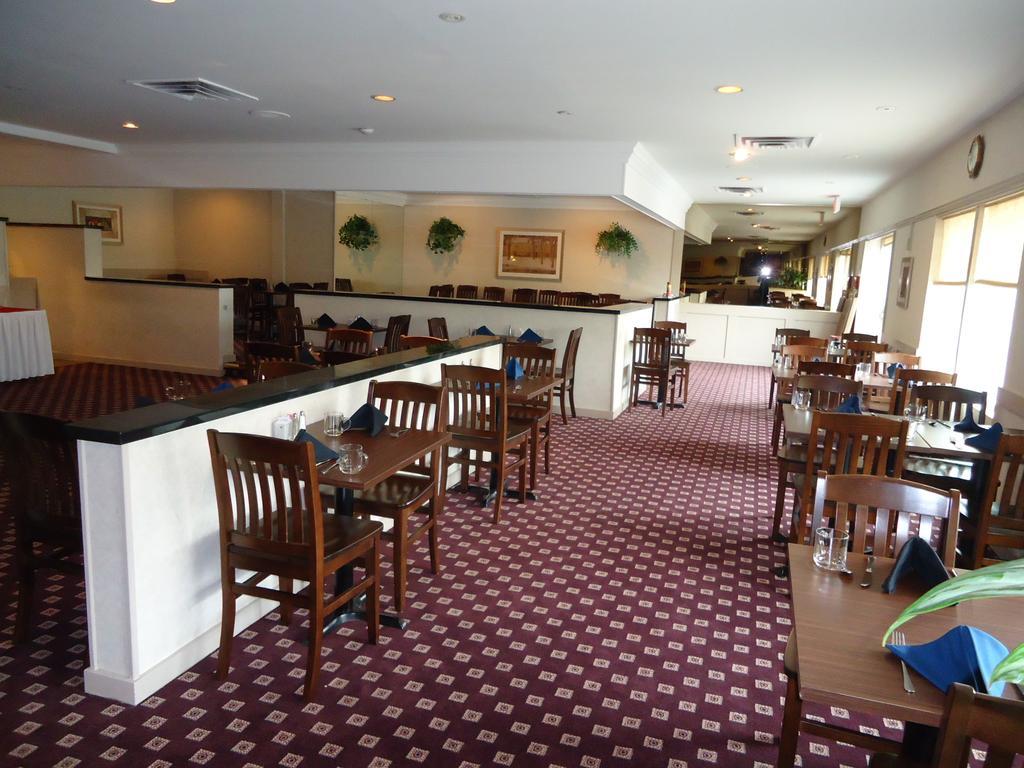 Ramada By Wyndham Trenton Hotel Екстериор снимка