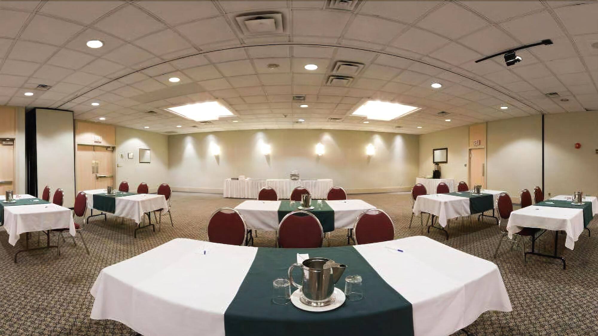 Ramada By Wyndham Trenton Hotel Екстериор снимка
