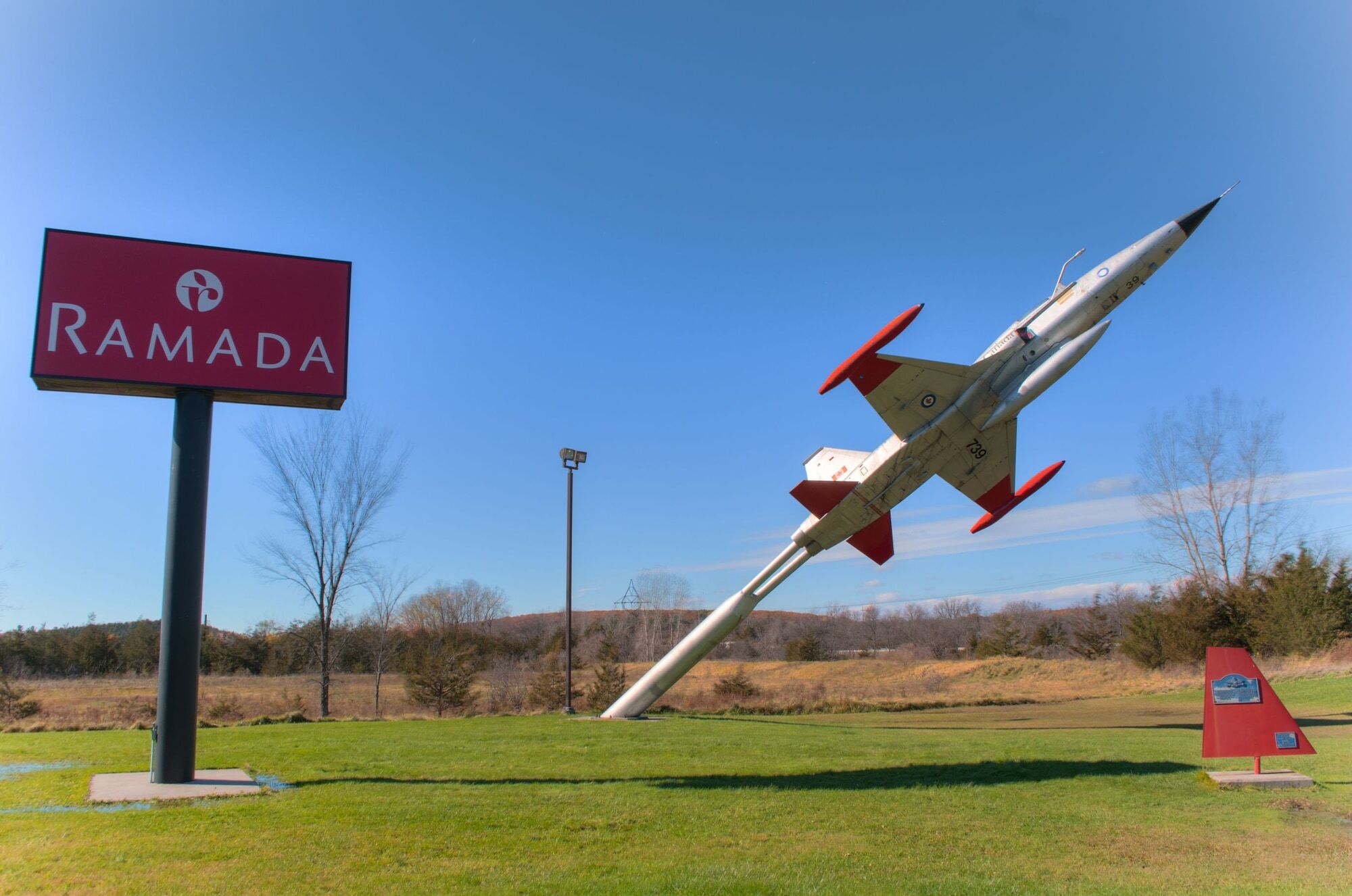 Ramada By Wyndham Trenton Hotel Екстериор снимка