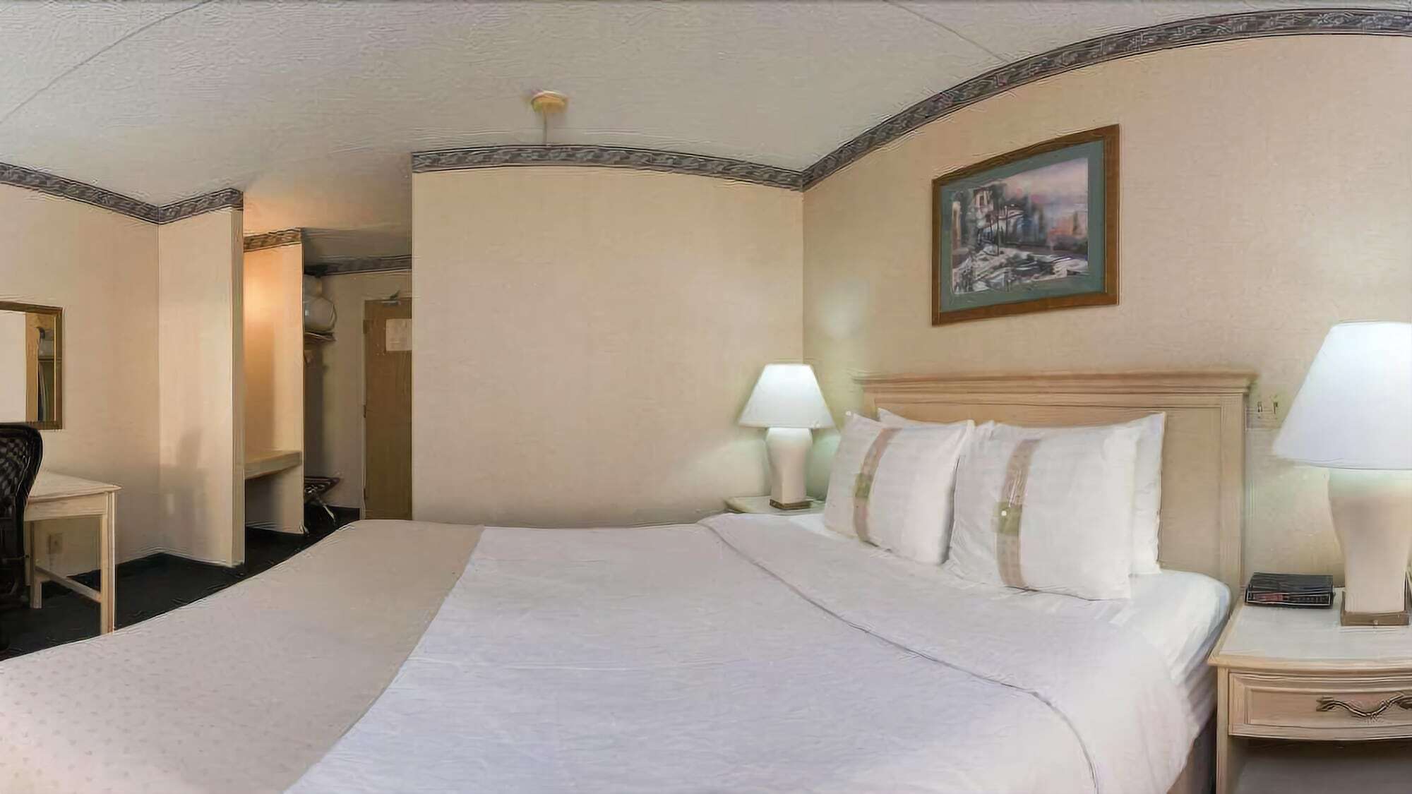 Ramada By Wyndham Trenton Hotel Екстериор снимка